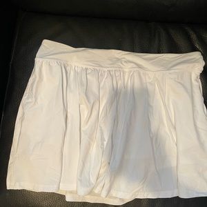 Beautiful Lija tennis/golf skirt. Like new. White size L
